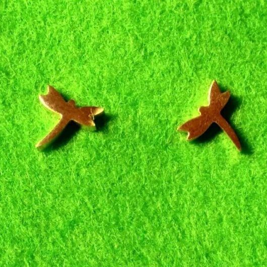 Pendientes acero dorado mujer colección primavera libélula pequeña con presión