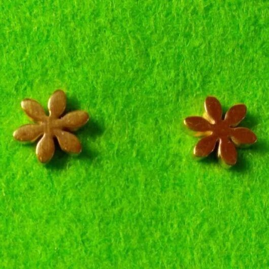 Pendientes acero dorado mujer colección primavera margarita con presión