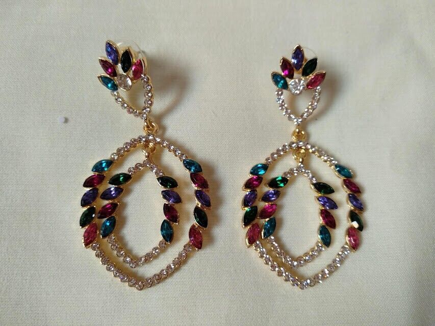 Pendientes bisuteria dorados con cristales multicolor nuevo con etiqueta