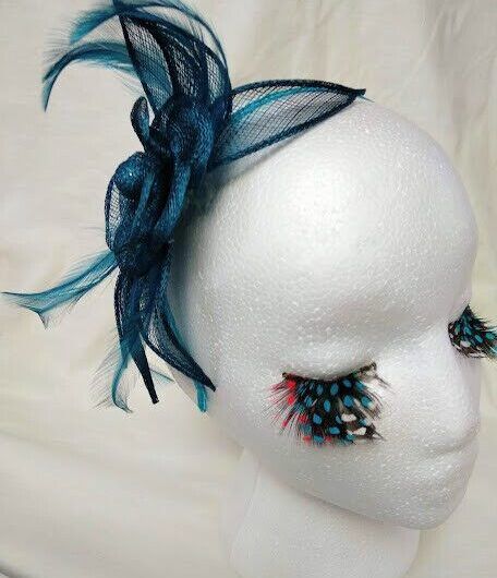 Tocado diadema para ceremonia mujer combinado rafia y plumas color azul turquesa