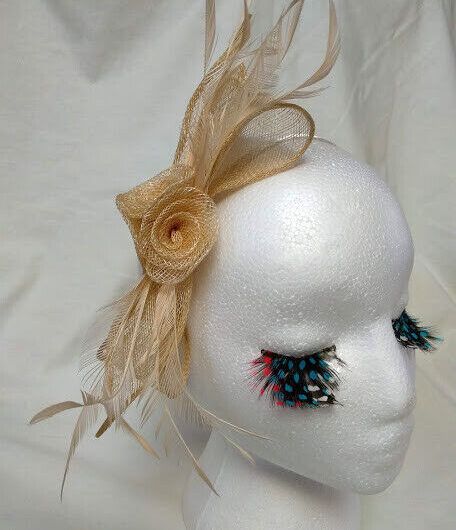 Tocado diadema para ceremonia mujer combinado rafia y plumas color paja