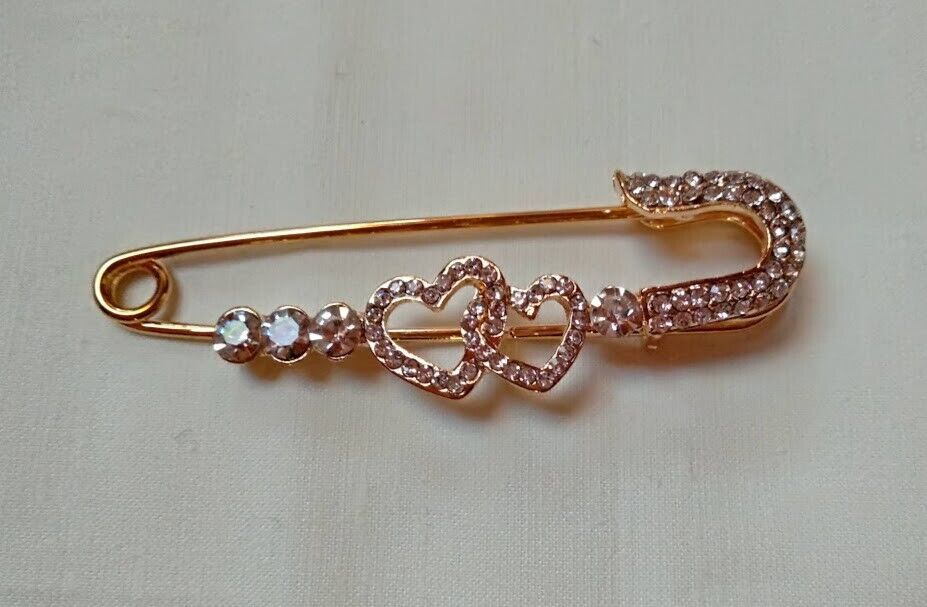 Alfiler bisuteria imperdible cuajado de piedras blancas.Nuevo