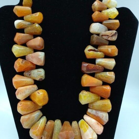 Collar agatas naturales color anaranjadas diferentes tamaño Nuevo con etiquetas.