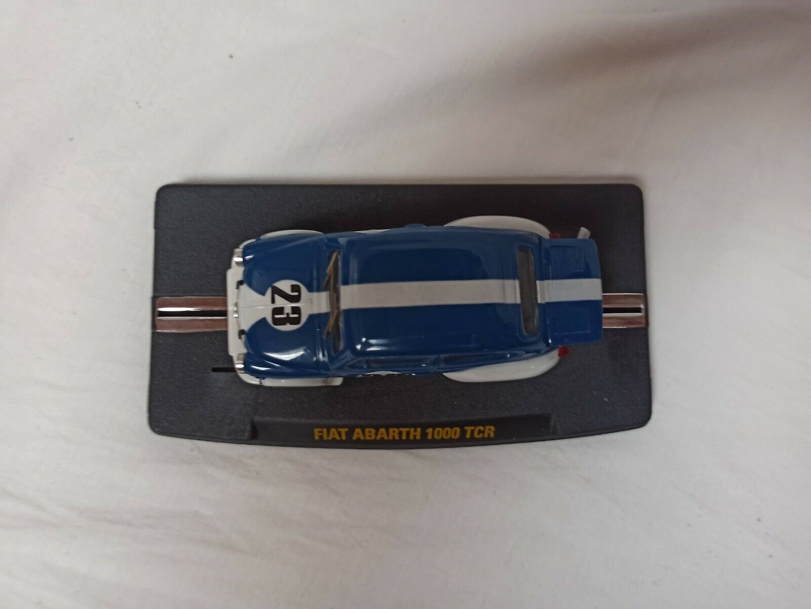 Fiat Abarth 1000 TCR escala 1/32 Nuevo a estrenar con base pero sin tapa (142) - Imagen 3