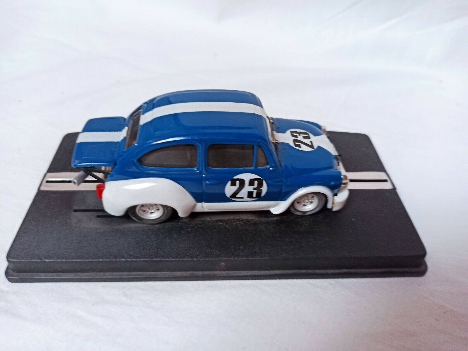 Fiat Abarth 1000 TCR escala 1/32 Nuevo a estrenar con base pero sin tapa (142) - Imagen 4