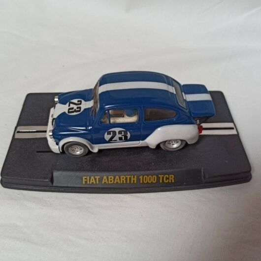 Fiat Abarth 1000 TCR  escala 1/32 Nuevo a estrenar con base pero sin tapa (142)