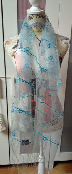 Fular 35% seda y 65% lino muy original fondo color azul (134)