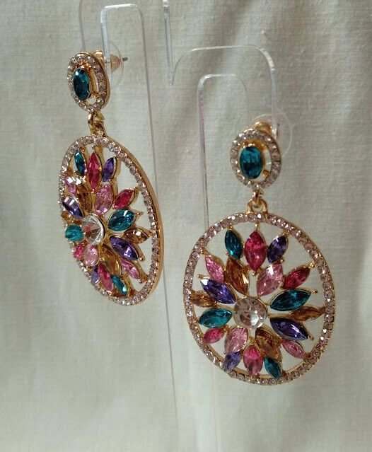 Pendientes bisuteria dorados con cristales multicolor presion nuevo con etiqueta - Imagen 2
