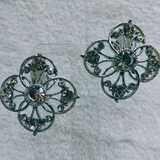 Pendientes bisutería plateados con cierre de clip (106)