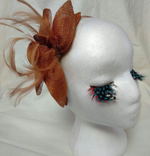 Tocado diadema para ceremonia mujer combinado rafia y plumas marrón claro