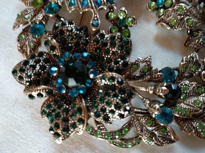 Broche vintage tipo art deco mariposa y flor cuajado piedras .Nuevo (106) - Imagen 4