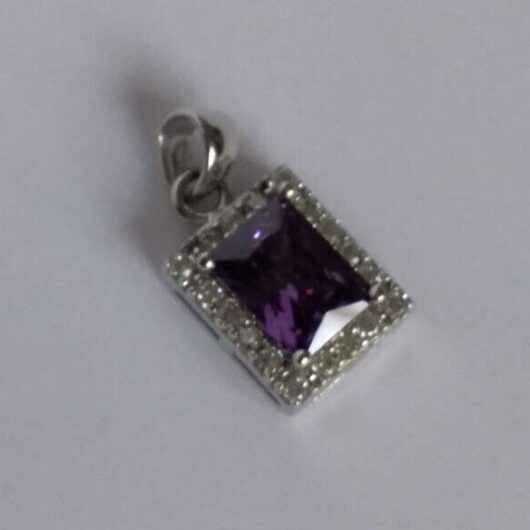 Colgante amatista rodeado de circonitas en Plata de Ley rodiada 925 Nuevo