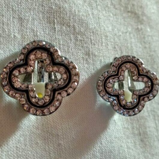 Pendientes mujer bisuteria plateados con cierre de clip