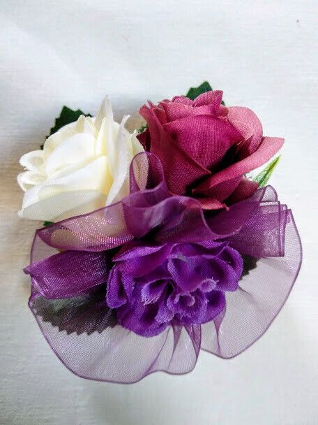 Tocado broche mujer flores tela combinando colores morados y blancos Nuevo - Imagen 4