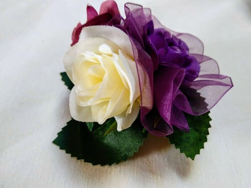 Tocado broche mujer flores tela combinando colores morados y blancos Nuevo - Imagen 6