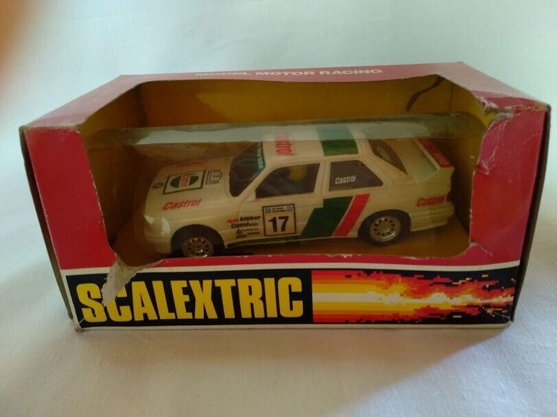 BMW M-3 "Castrol" con luz REF 8437 1/32 Nuevo con caja