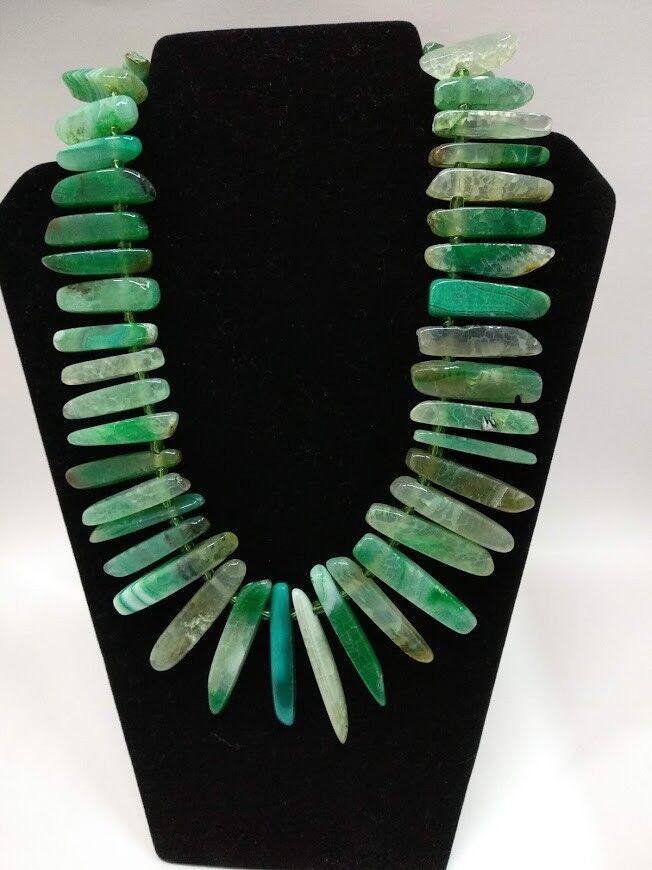 Collar agatas naturales color verde Nuevo con etiquetas.