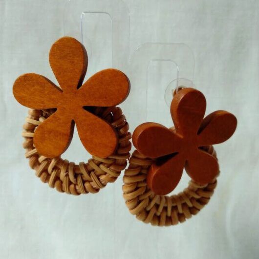 Pendientes de ratan tejido combinado con madera mujer  nuevo con etiquetas