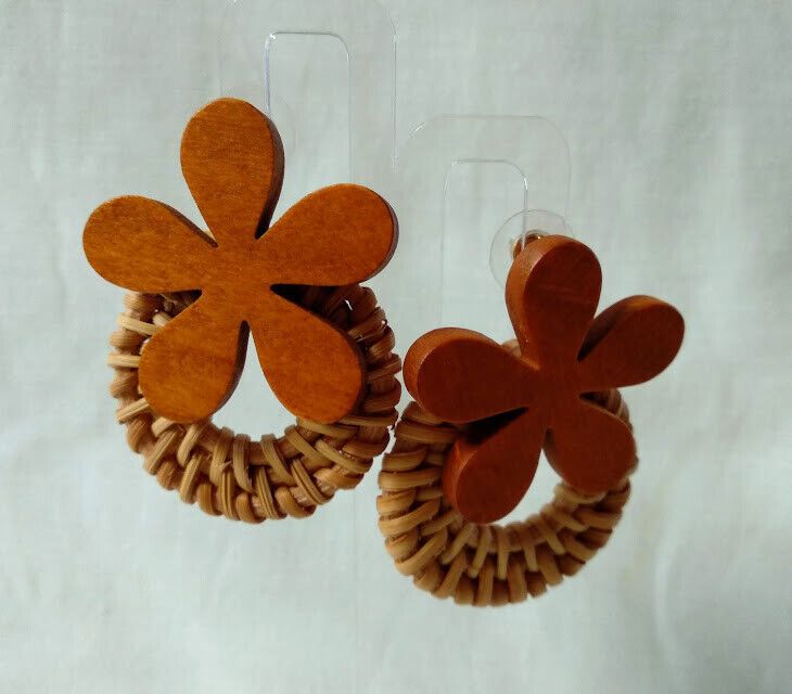 Pendientes de ratan tejido combinado con madera mujer nuevo con etiquetas