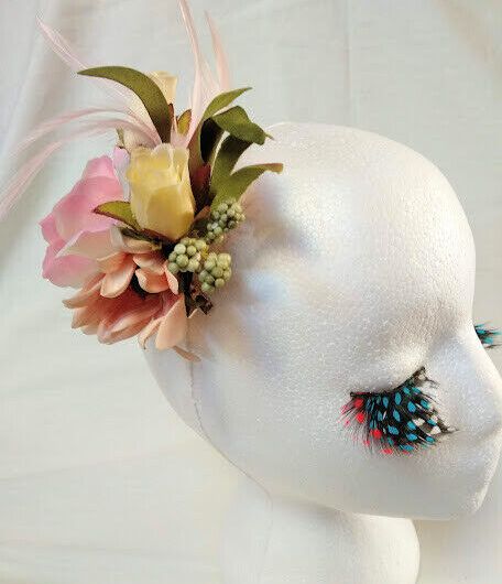 Tocado broche mujer combinado flores tela y plumas tonos rosas y beig Nuevo