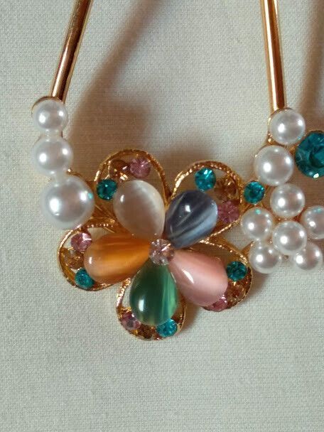 Peineta mujer dorada flor diferentes colores piedras y perlas Nueva. - Imagen 13