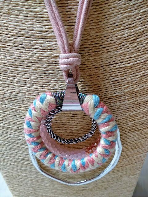 Collar fantasía tipo étnico combinando metal,cordón cristal y lana Nuevo - Imagen 3