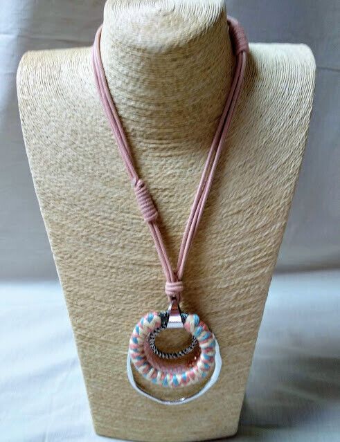 Collar fantasía tipo étnico combinando metal,cordón cristal y lana Nuevo