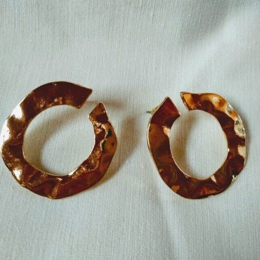 Pendientes de bisuteria mujer dorados redondos nuevo con etiquetas