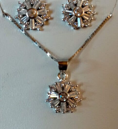 Pendientes y gargantilla  estrella Plata de Ley Rodiada  Nuevos (106)