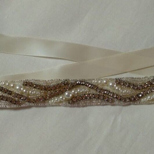 Diadema tiara con cinta similes y perlas Novia Nueva