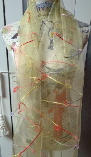 Fular 35% seda y 65% lino muy original fondo color amarillo (134)