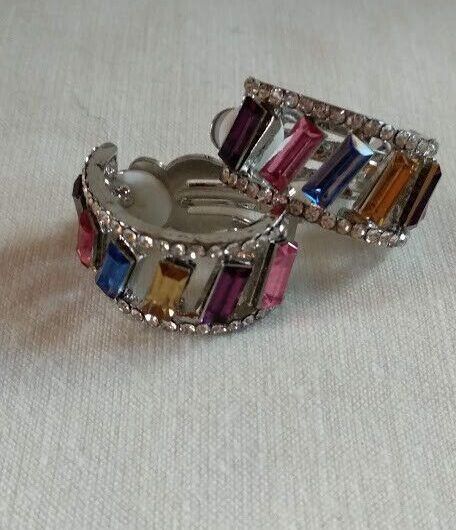 Pendientes bisutería plateados con cristales multicolor cierre de clip(106)