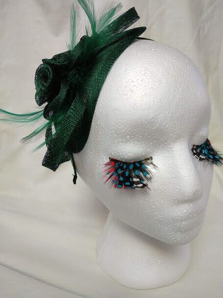 Tocado diadema para ceremonia mujer combinado rafia y plumas color verde