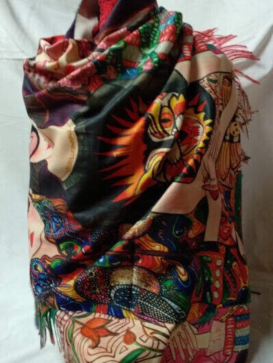 Pasmina Cashmere estampado trio chicasNuevo con etiquetas (105)