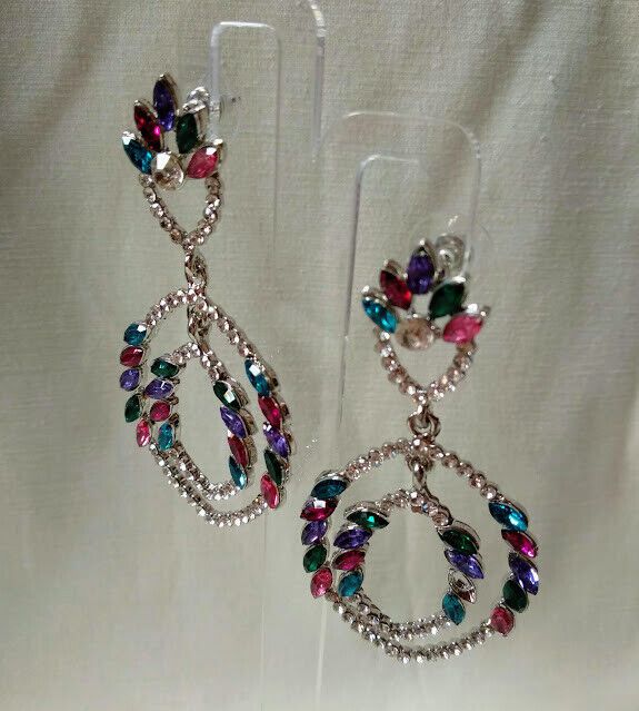 Pendientes bisuteria plateados con piedras multicolor nuevo con etiqueta - Imagen 3