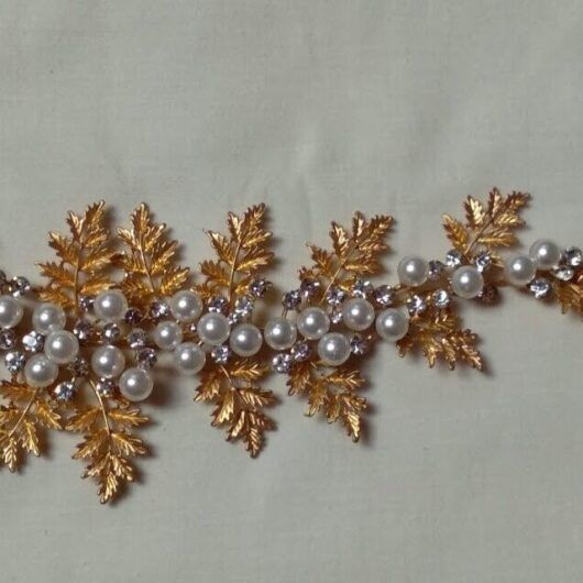 Tocado aderezo tiara dorada con perlas Nuevo