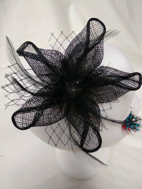 Tocado broche para ceremonia mujer combinado rafia y plumas negro - Imagen 3