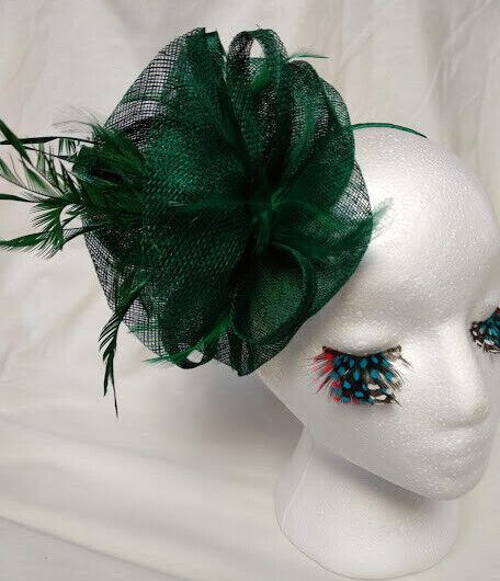 Tocado diadema para ceremonia mujer combinado rafia y plumas color verde