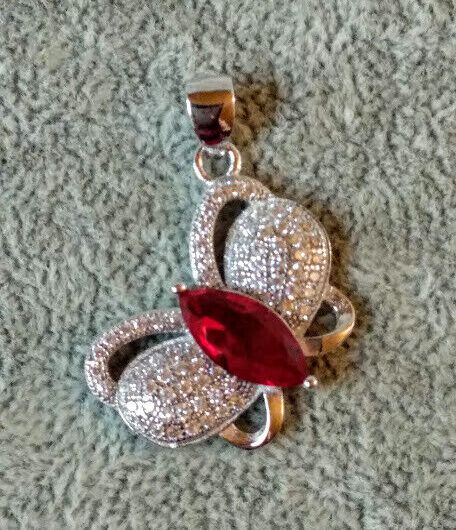 Colgante forma de mariposa piedra roja en Plata de Ley rodiada 925 Nuevo (106)