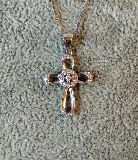 Collar con colgante con forma de cruz Plata de Ley Rodiada Nuevos (106)