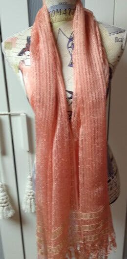 Fular viscosa en bonito color salmon  con flecos(134)