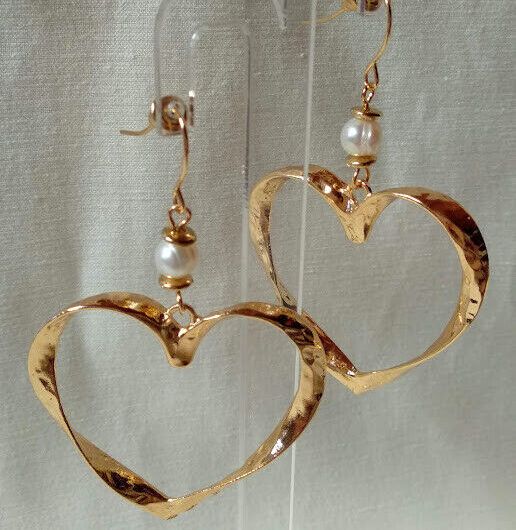 Pendientes bisutería dorados forma corazón nuevo con etiqueta