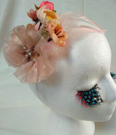 Tocado broche mujer flores  tela y plumas color salmón Nuevo