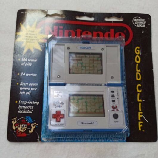 NINTENDO GOLD CLIFF NUEVA CON EMBALAJE ORIGINAL DESPEGADO.(150)