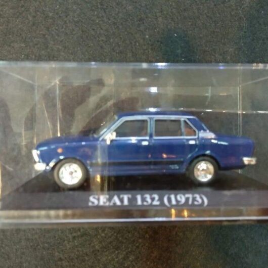 Seat 132 (1973) color azul nuevo y con caja escala 1/43.