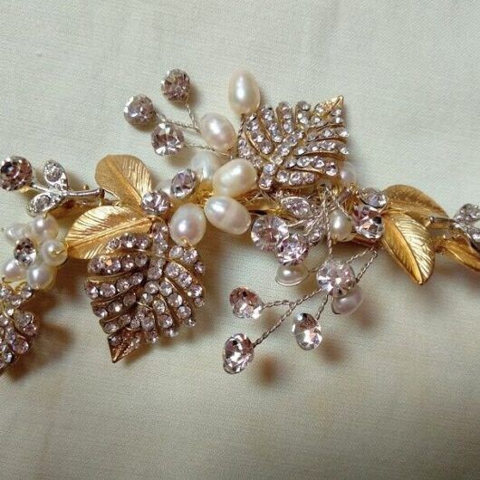 Tocado aderezo mujer ceremonia dorado perlas y símiles Nuevo