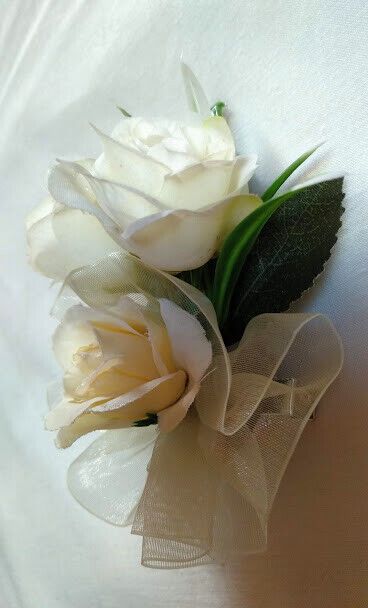 Tocado broche mujer flores tela en tonos blancos y beige Nuevo - Imagen 5